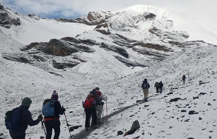 crossing-thorang-la-pass