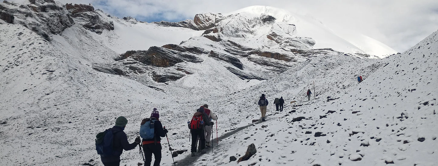 crossing-thorang-la-pass