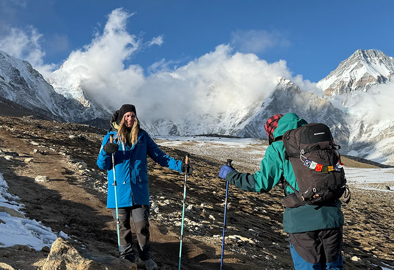 traveler taking rest during hiking to everest base camp